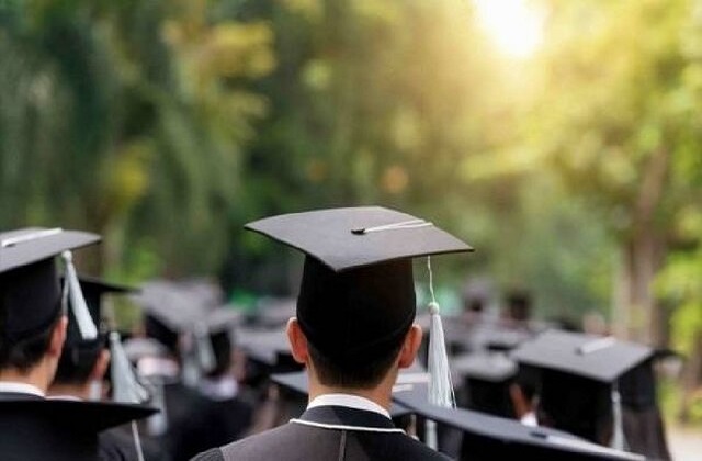 جذب نخبگان در مراکز خصوصی و هلدینگ‌های بزرگ
